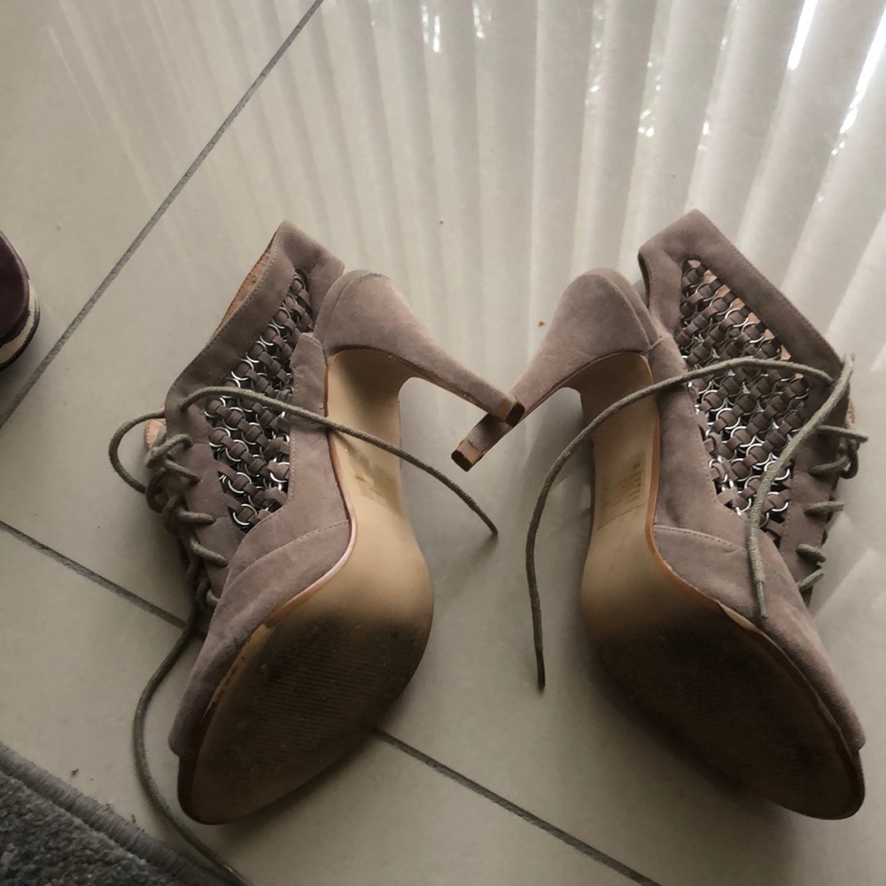 High heels - Picture 2 of 3